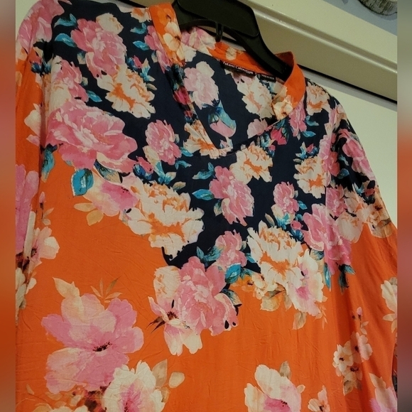 Tolani Collection NWOT wing sleeve coral, pink, blue, teal tropical flower top - Picture 5 of 8